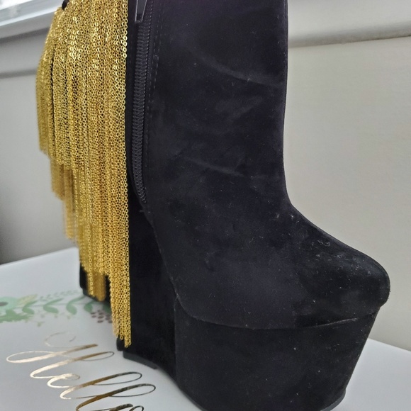 Shoes - Picture 2 of 6